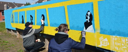 Ny kunst på byggehegnet på Højstrupvej