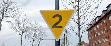 Hvad betyder letbanens gule skilte?