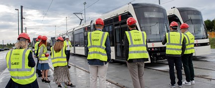 Byråd besøger letbanens kontrolcenter