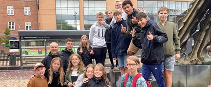 7. klasse på guidet tur langs letbanen